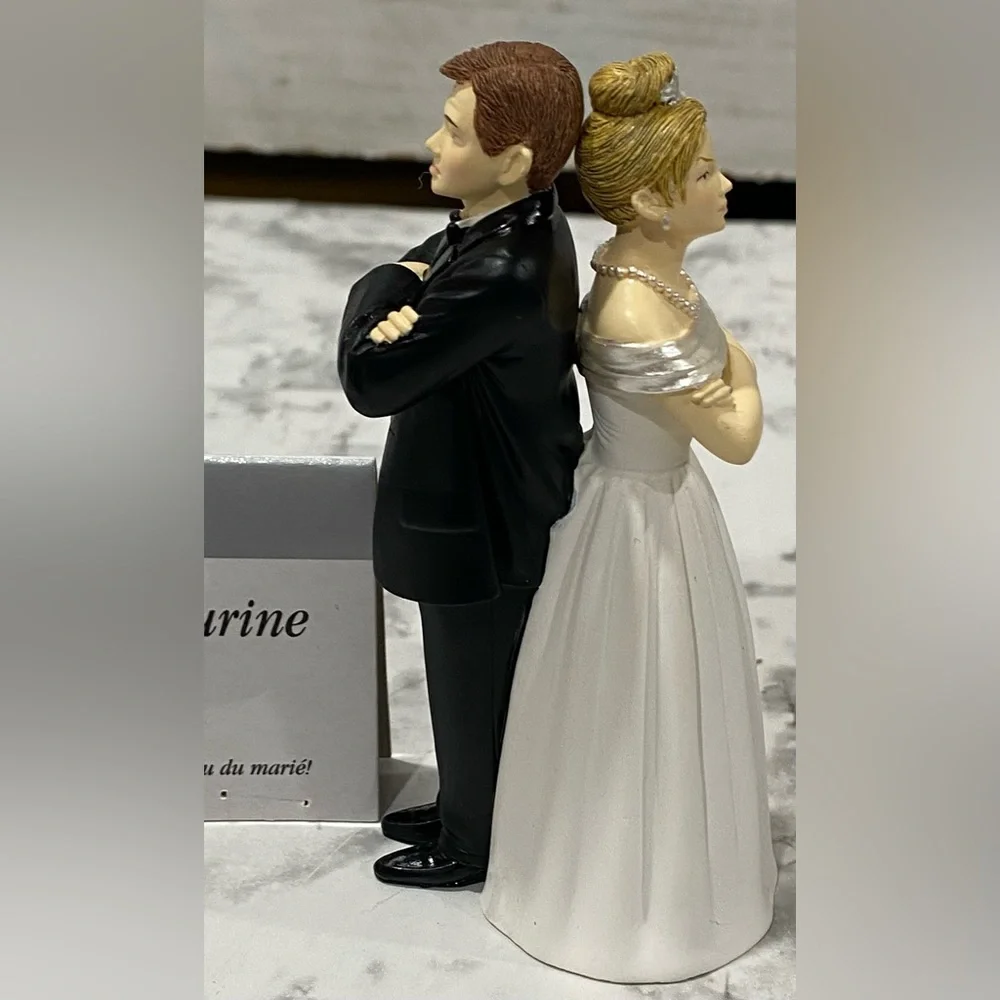 2003 WILTON Humorous WEDDING CAKE Topper Figurine Bride Groom Back To Back